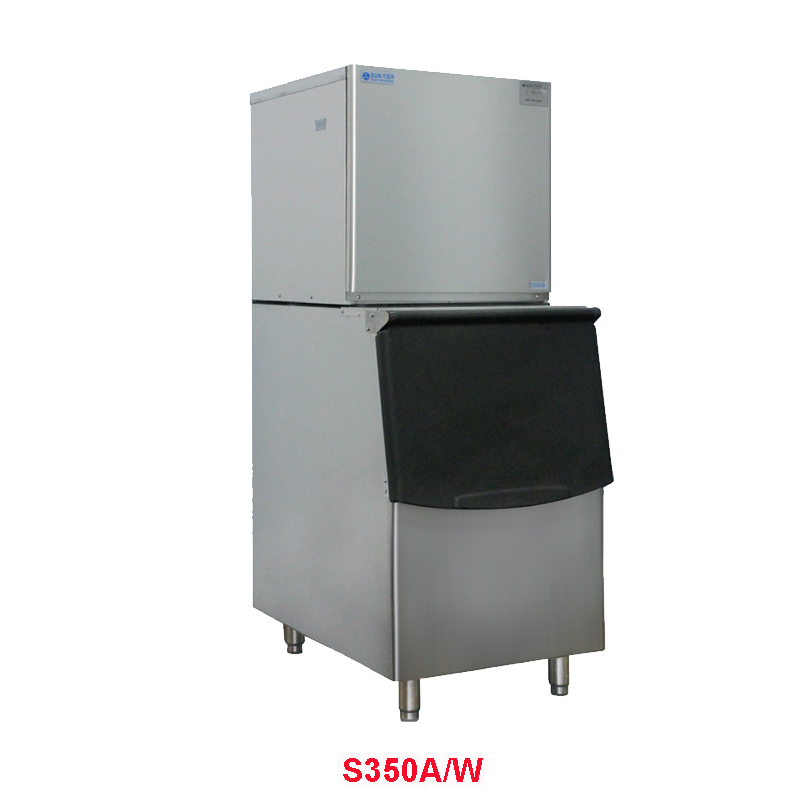 Máy làm đá viên SunTier S350A/W là dòng máy làm đá chiều rộng 560mm, công suất làm đá 160Kg, thùng chứa đá 80Kg, đá sạch hình vuông kích thước 22x22x22mm, điện áp 220V/50Hz/860W phù hợp dùng cho nhà hàng, khách sạn, quán bar, club,… Máy làm đá viên SunTier S350A/W, loại rộng 560mm