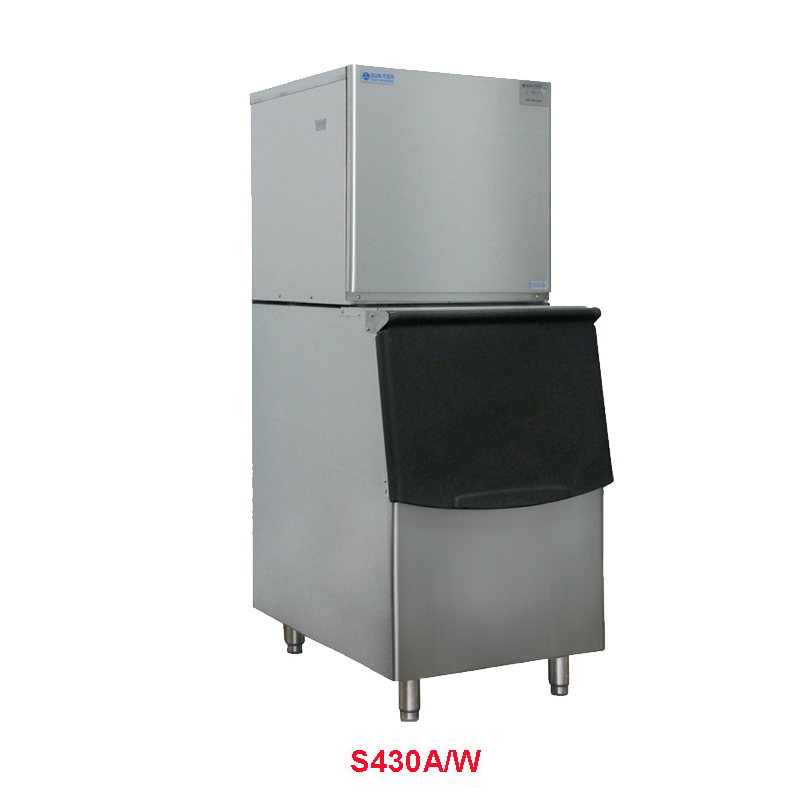 Máy làm đá viên SunTier S430A/W là dòng máy làm đá chiều rộng 560mm, công suất làm đá 195Kg, thùng chứa đá 120Kg, điện áp 220V/50Hz/950W, kích thước 560x850x1720mm phù hợp dùng cho nhà hàng, khách sạn, quán bar, club,… Máy làm đá viên SunTier S430A/W, loại rộng 560mm
