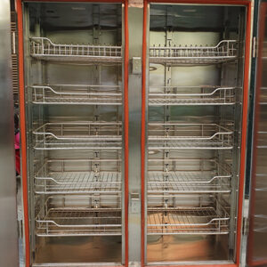 Bên trong tủ sấy 2 cánh