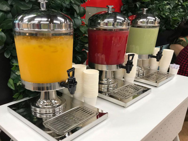 3 loại nước ép Buffet sử dụng bình đựng nước trái cây
