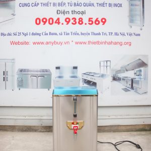 Máy Đun Nước Nóng 30 Lít HH-30 được sử dụng rộng rãi tại các địa điểm có nhu cầu sử dụng nước sôi lớn và thường xuyên. Vai trò chính của máy đun nước (hay bình đun nước nóng công nghiệp) trong các cơ sở kinh doanh như nhà hàng, khách sạn, quán cà phê, và bếp ăn tập thể